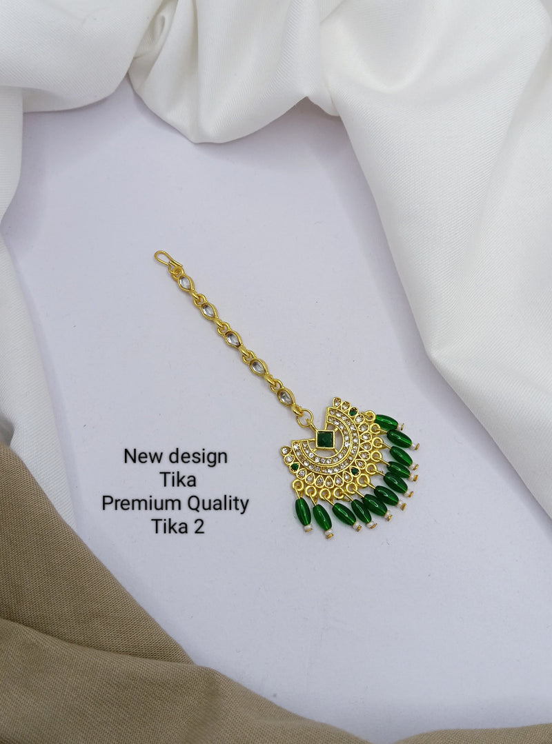 PRIMERIEA Women's Gold Tone Kundan and Pearls Traditional Maangtikka feature