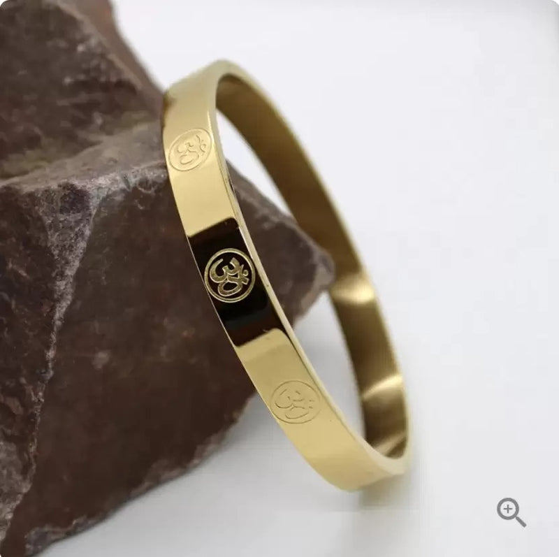 RAUND OM  Gold Bracelet for Men & Boys (Copy) feature