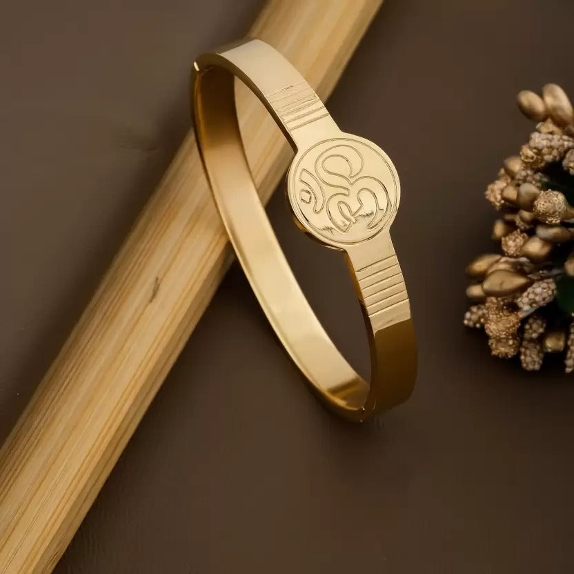 PRIMERIEA om round  Gold Bracelet for Men & Boys (Copy)