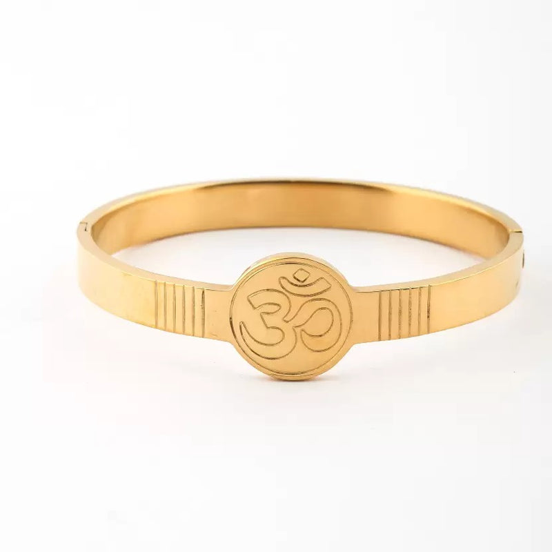 PRIMERIEA om round  Gold Bracelet for Men & Boys (Copy) feature